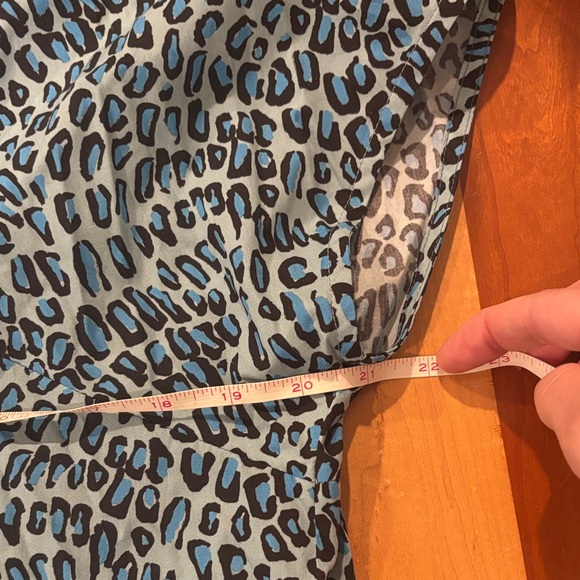 SARA CAMPBELL short sleeve blue leopard print top.NWT - Picture 9 of 12